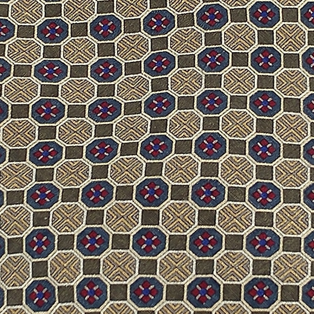 Classic Geoffrey Beene New York 100% Silk Tie
